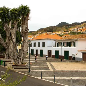 https://casas-do-largo-dos-milagres.madeira-islandshotels.com